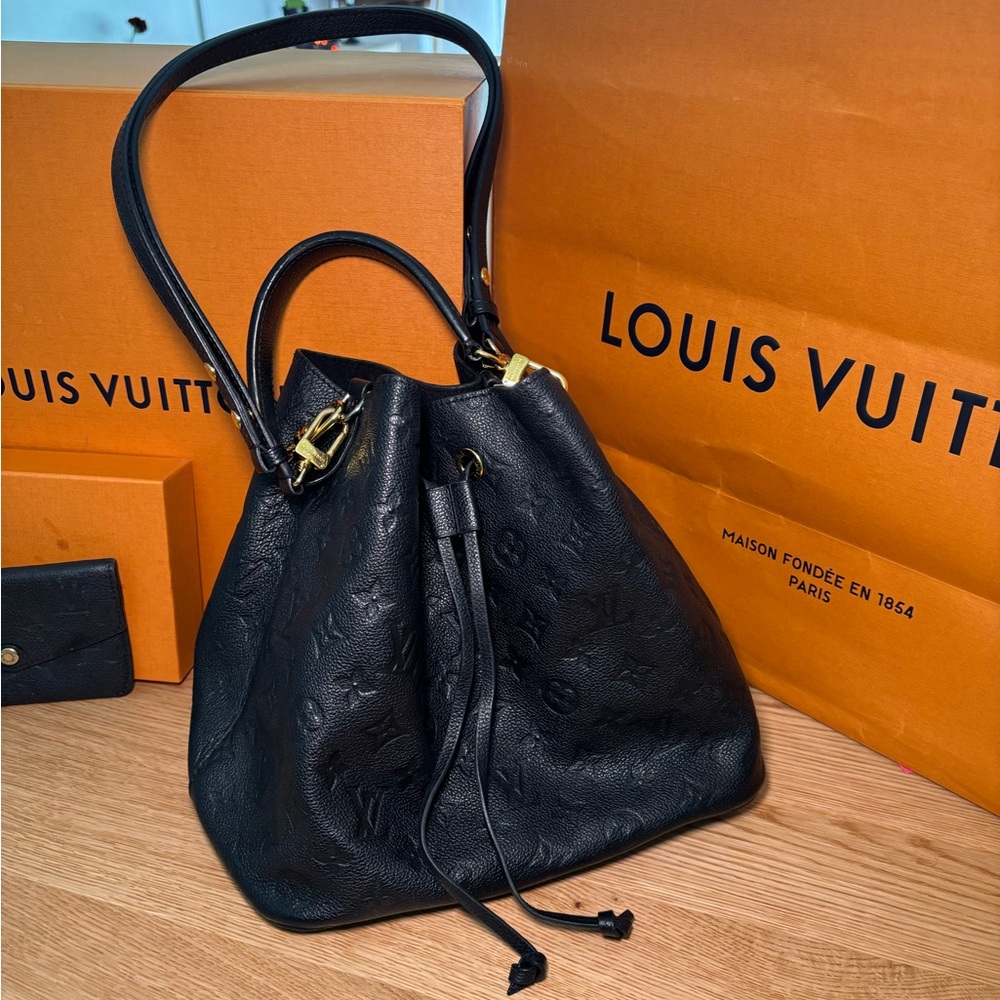 Louis Vuitton Black Embossed Shoulder Bag - Picture 4 of 11